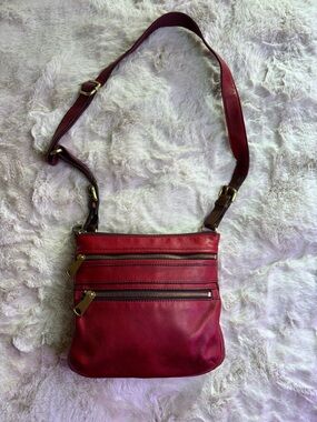 Fossil Women's Ruby Red Explorer Crossbody Leather Bag - Classic Everyday Style